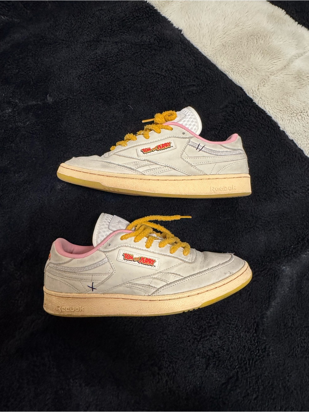 Reebok Tom & Jerry club c Sneakers in White with Pink Trim